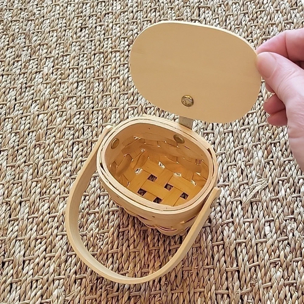 MINIATURE wicker basket with lid and handle. Very cute.
